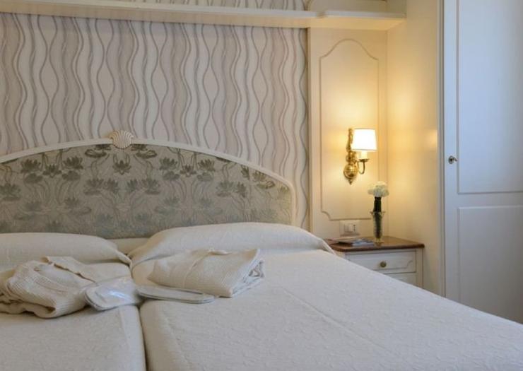 Camera superior a due letti Hotel Metropole & Suisse Au Lac**** COMO Camera superior a due letti Hotel Metropole & Suisse Au Lac**** COMO