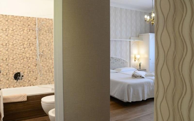 Superior twin room Hotel Metropole & Suisse Au Lac**** COMO Superior twin room Hotel Metropole & Suisse Au Lac**** COMO