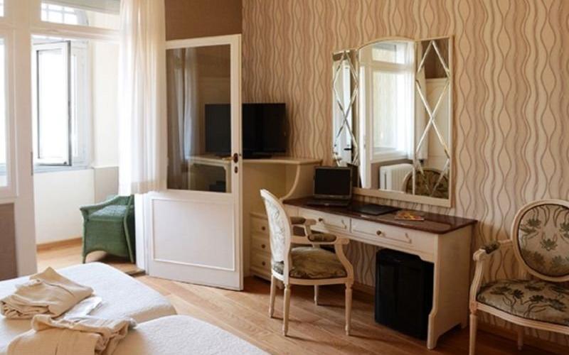 Superior twin room Hotel Metropole & Suisse Au Lac**** COMO Superior twin room Hotel Metropole & Suisse Au Lac**** COMO