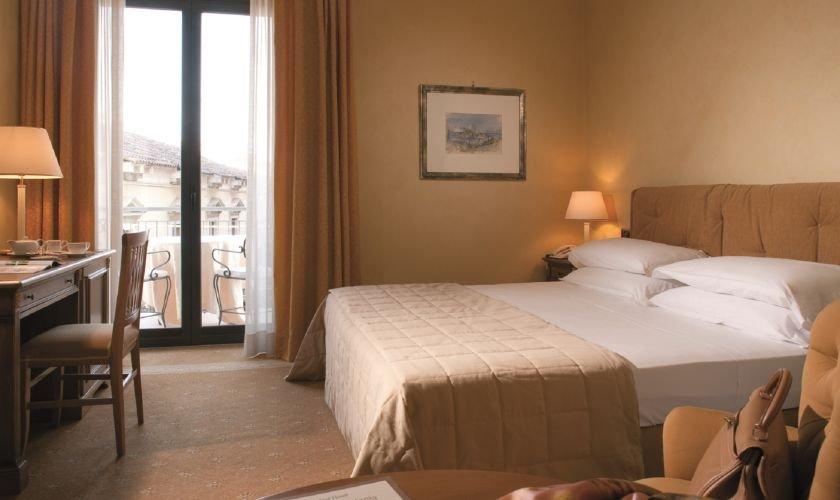 Camera superior matrimoniale Katane Palace Hotel**** a CATANIA