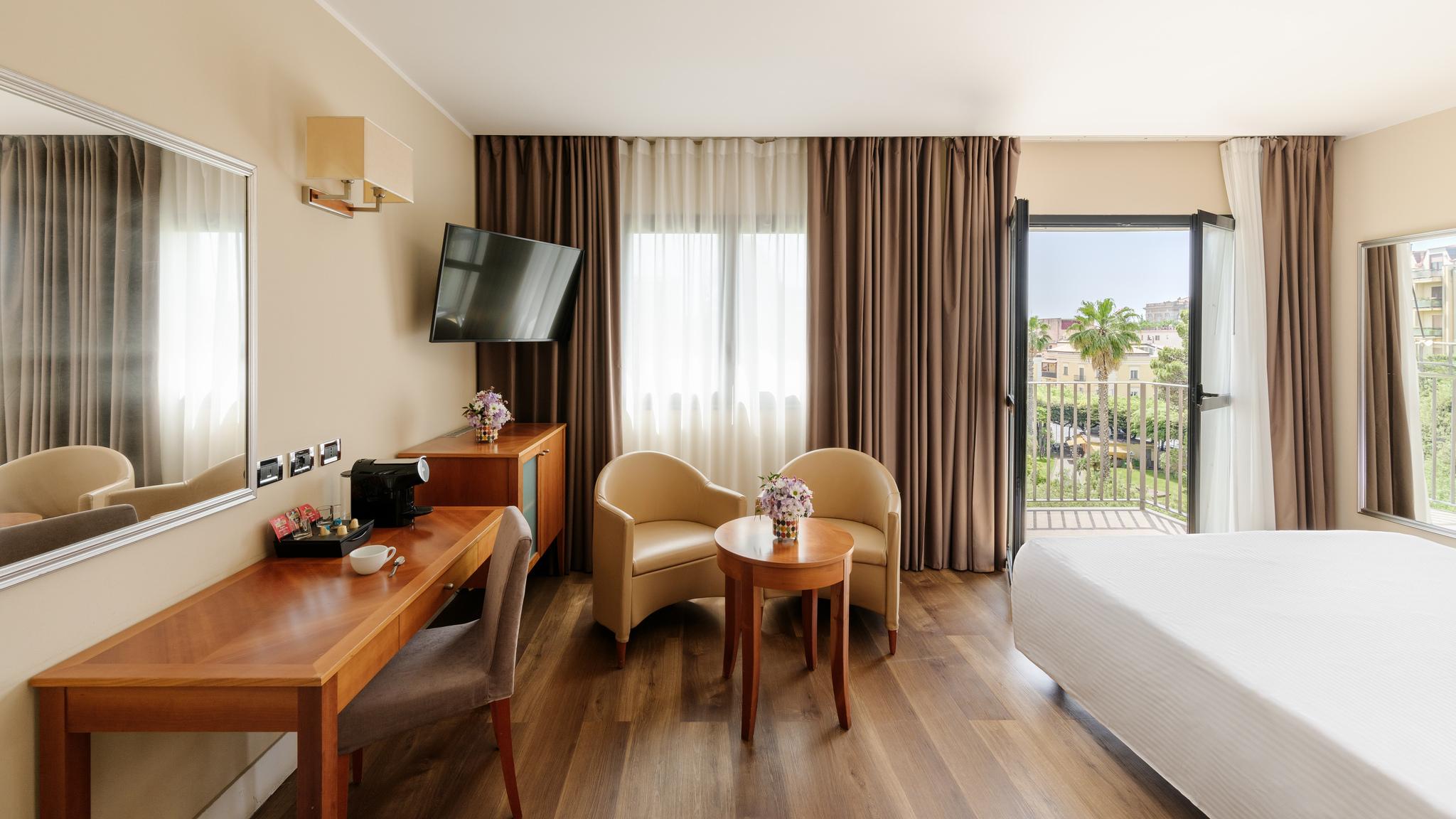 Camera superior matrimoniale con vista Hotel Dei Cavalieri Caserta**** a CASERTA