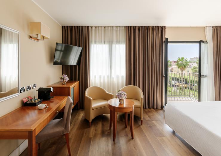 Camera superior matrimoniale con vista Hotel Dei Cavalieri Caserta**** CASERTA Camera superior matrimoniale con vista Hotel Dei Cavalieri Caserta**** CASERTA