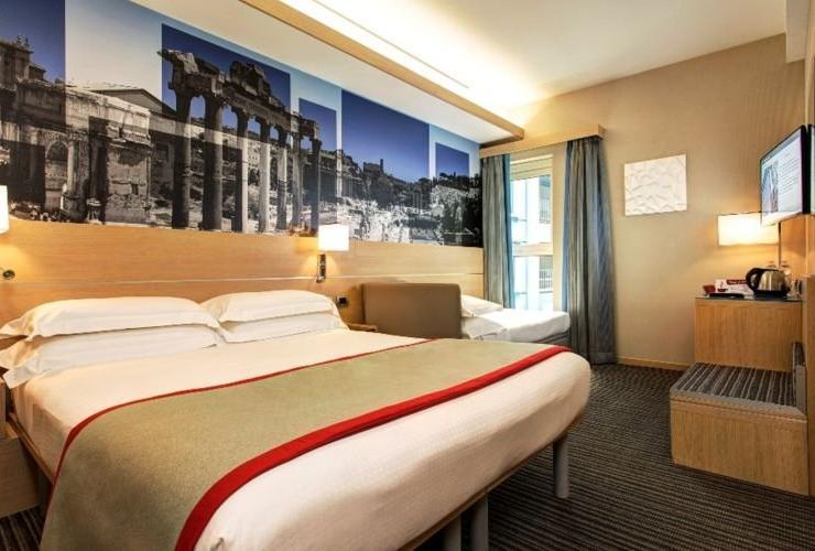 Camera matrimoniale tripla IQ Hotel Roma**** ROMA Camera matrimoniale tripla IQ Hotel Roma**** ROMA