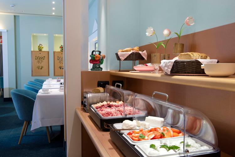 Buffet Breakfast Hotel Spadari al Duomo**** MILAN Buffet Breakfast Hotel Spadari al Duomo**** MILAN