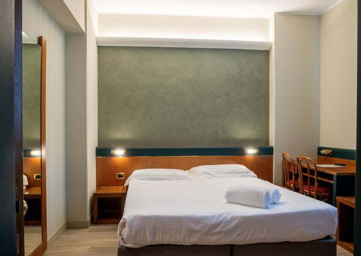 Classic double room Hotel Des Etrangers*** MILAN Classic double room Hotel Des Etrangers*** MILAN