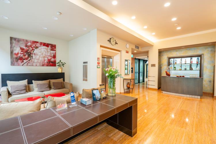 Reception Hotel Des Etrangers*** MILAN Reception Hotel Des Etrangers*** MILAN