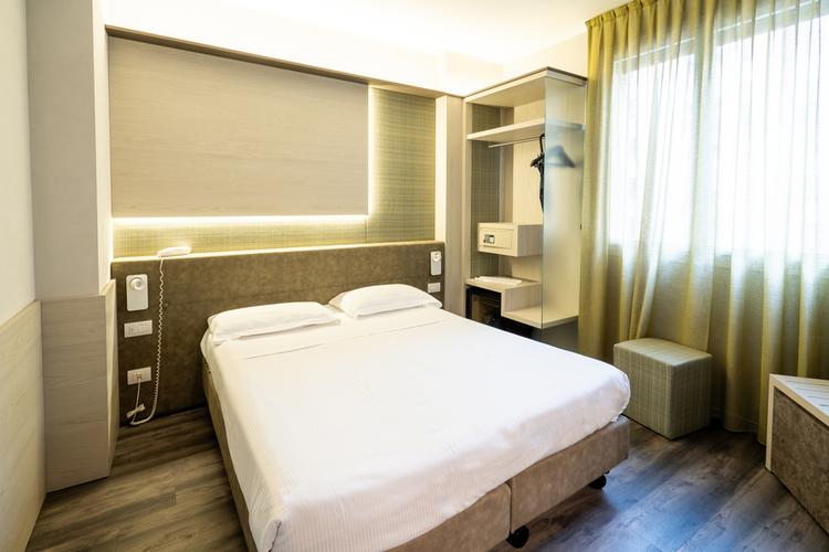 room Hotel Des Etrangers*** MILAN room Hotel Des Etrangers*** MILAN