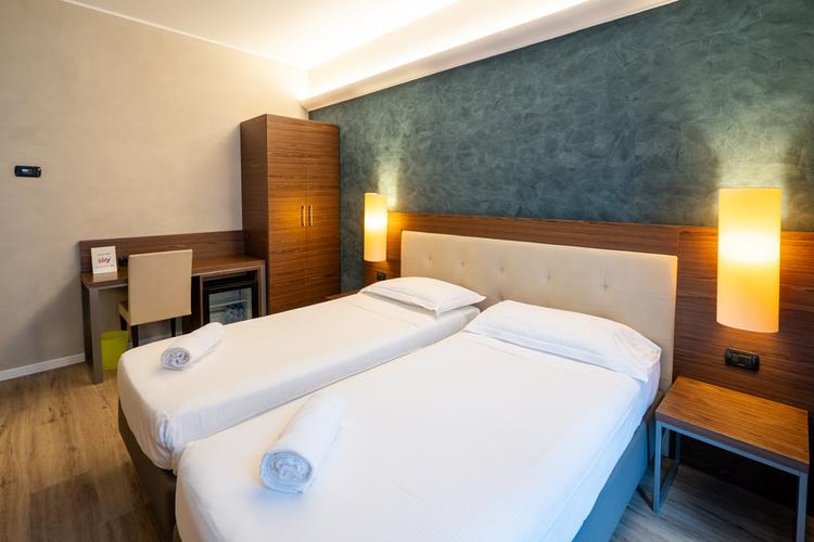 Room Hotel Des Etrangers*** MILAN Room Hotel Des Etrangers*** MILAN