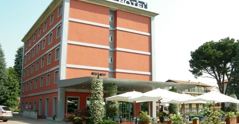 First Hotel Malpensa**** First Hotel Malpensa**** MILANO-MALPENSA First Hotel Malpensa**** First Hotel Malpensa**** MILANO-MALPENSA